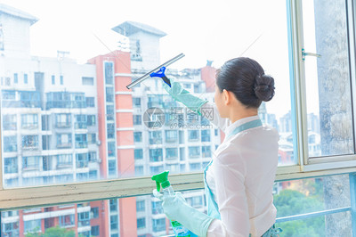 專業(yè)保潔服務(wù) 玻璃清潔的重要性與實(shí)施方法